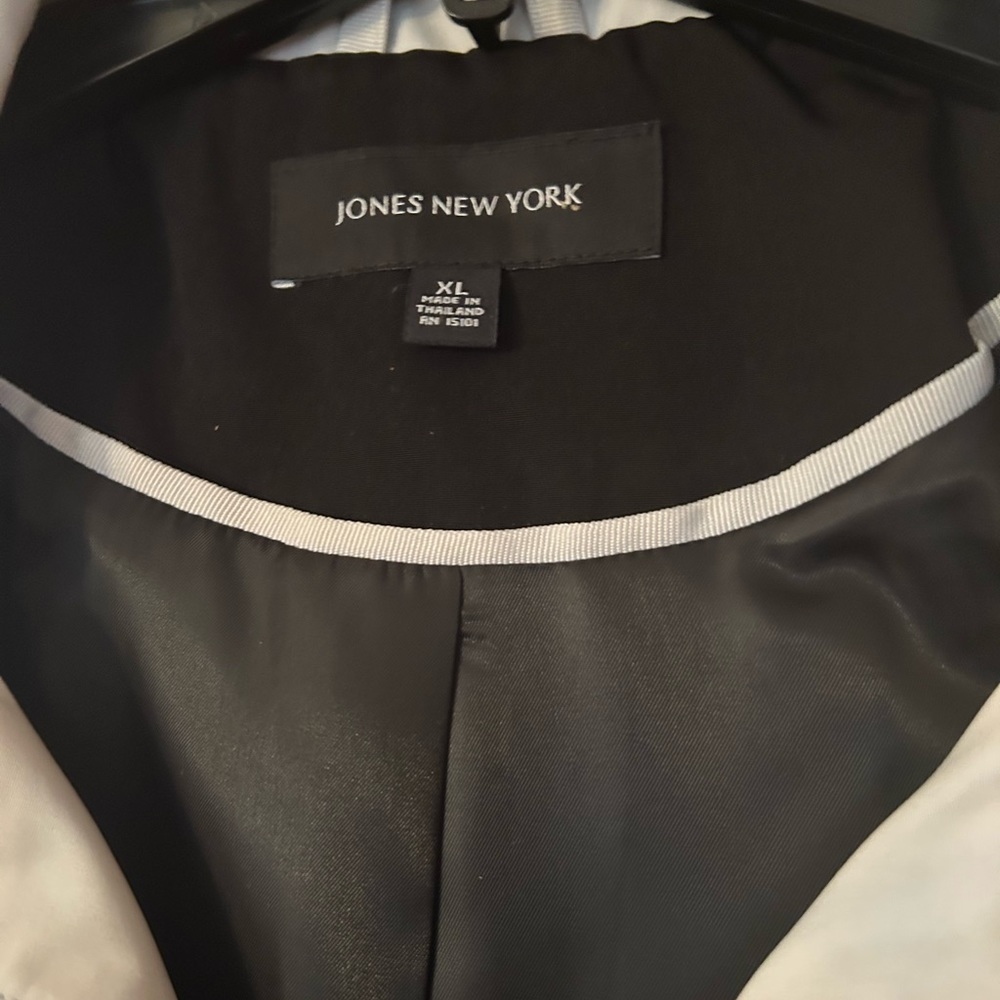 Jones New York Raincoat - Picture 4 of 4